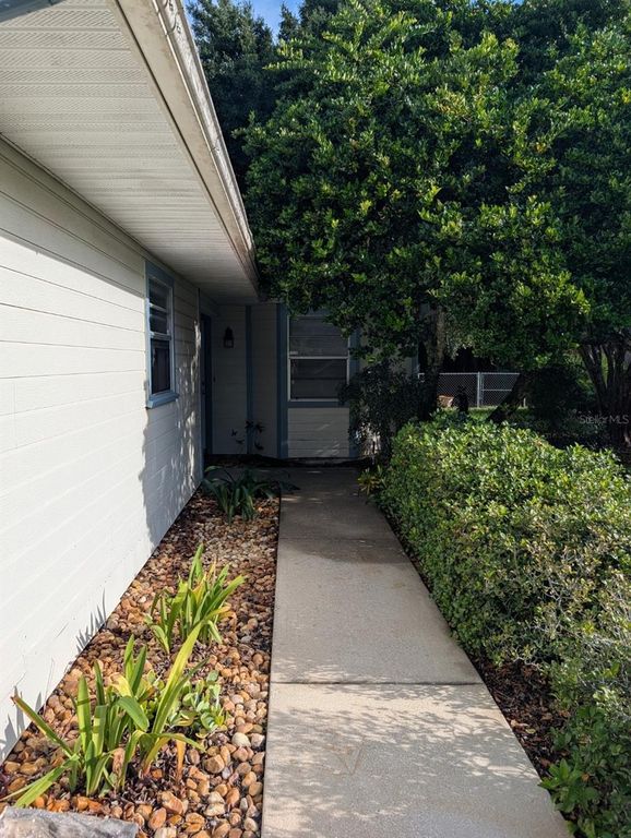 2407 SOUTH AVENUE, Leesburg, FL 34748