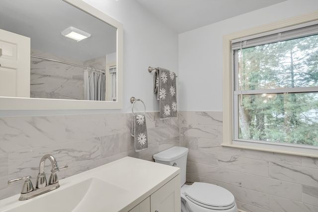 32 Dewey Rd, Lexington, MA 02420