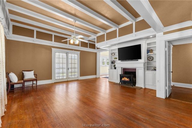 1121 Ursuline Avenue, Bryan, TX 77803