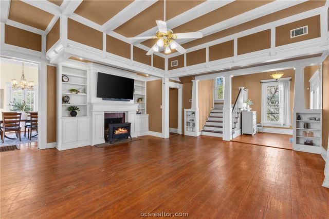 1121 Ursuline Avenue, Bryan, TX 77803