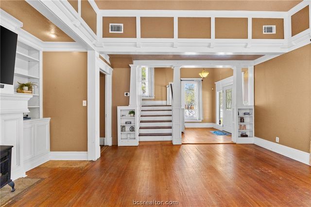 1121 Ursuline Avenue, Bryan, TX 77803