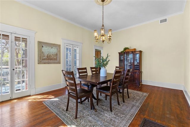 1121 Ursuline Avenue, Bryan, TX 77803