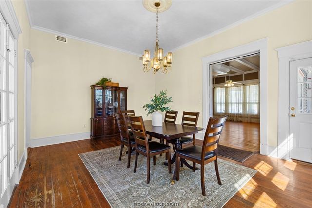 1121 Ursuline Avenue, Bryan, TX 77803