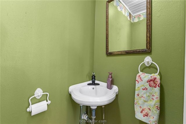 1121 Ursuline Avenue, Bryan, TX 77803