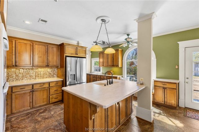 1121 Ursuline Avenue, Bryan, TX 77803