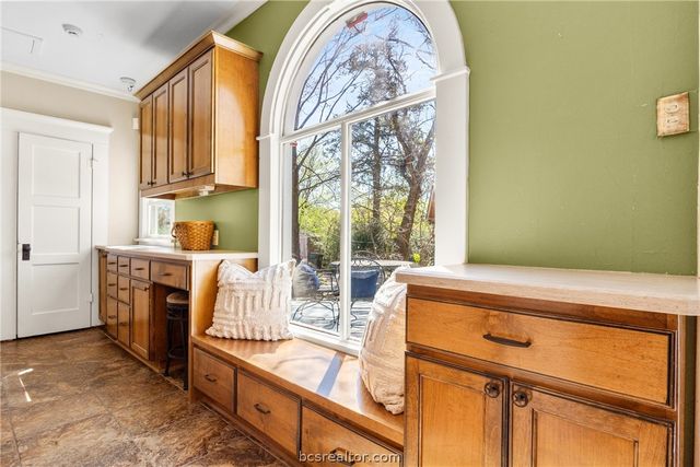 1121 Ursuline Avenue, Bryan, TX 77803