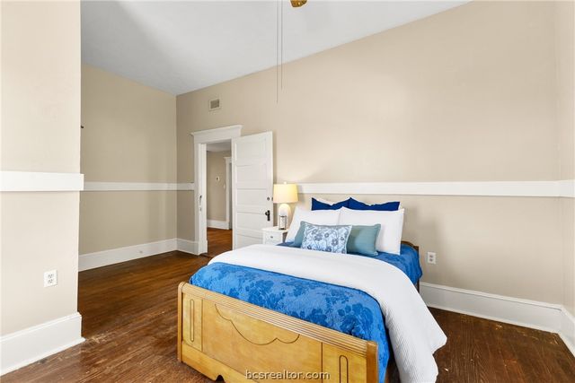 1121 Ursuline Avenue, Bryan, TX 77803