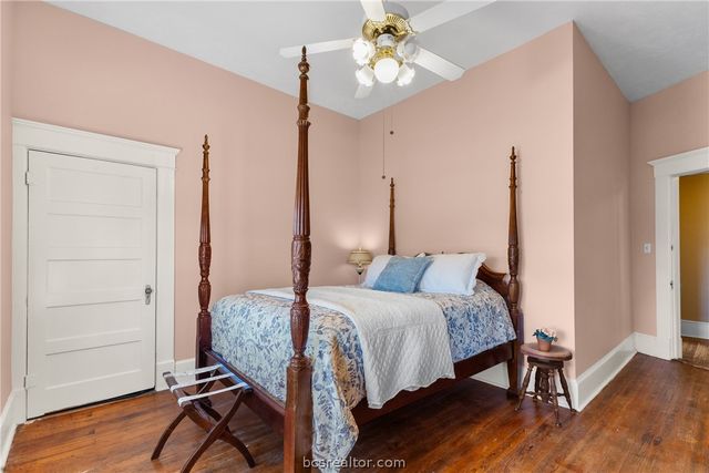 1121 Ursuline Avenue, Bryan, TX 77803