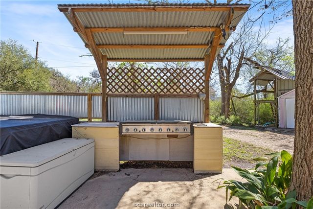 1121 Ursuline Avenue, Bryan, TX 77803