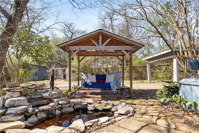 1121 Ursuline Avenue, Bryan, TX 77803