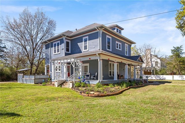 1121 Ursuline Avenue, Bryan, TX 77803