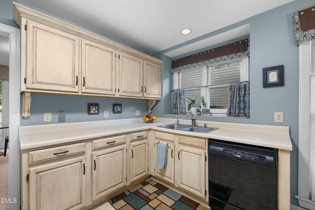119 E Laurenbrook Court, Cary, NC 27518