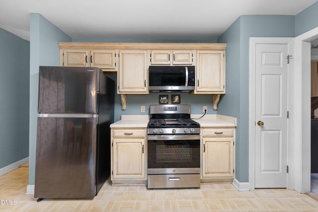 119 E Laurenbrook Court, Cary, NC 27518