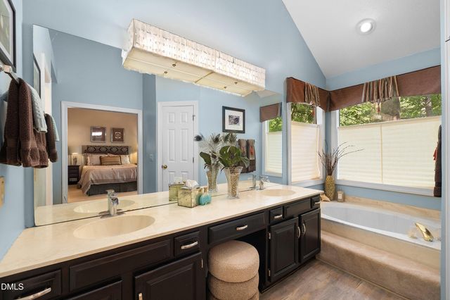 119 E Laurenbrook Court, Cary, NC 27518