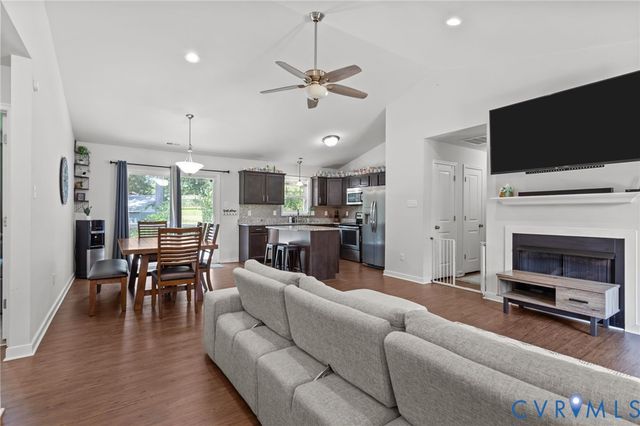 15090 Horseshoe Bend Dr, Chesterfield, VA 23831