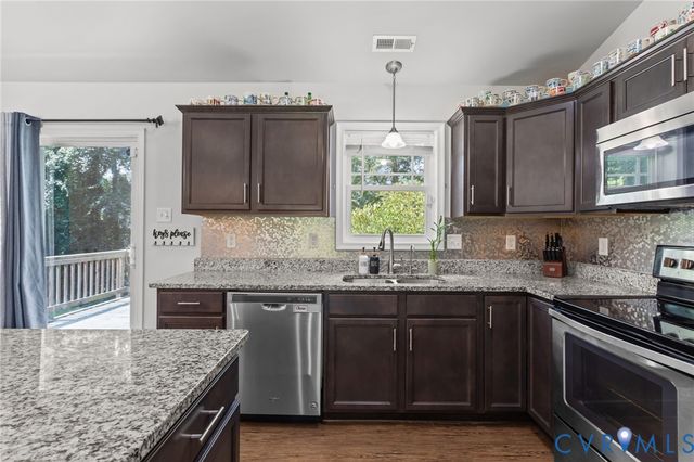 15090 Horseshoe Bend Dr, Chesterfield, VA 23831
