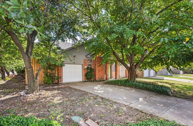216 Cutting Horse Lane, Keller, TX 76248