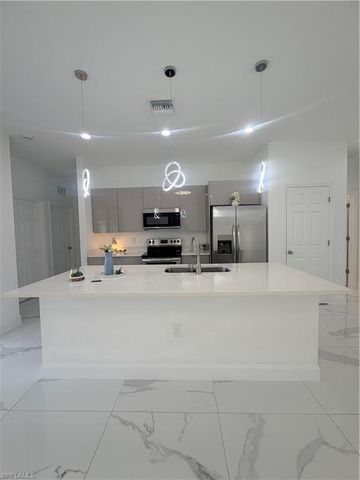 3804 40th ST SW, Lehigh Acres, FL 33976