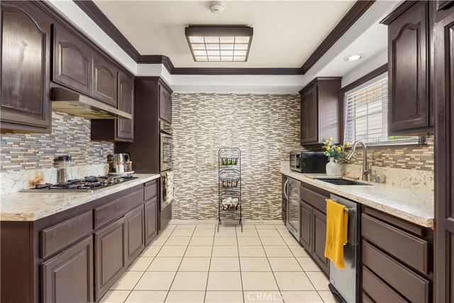 9315 Parrot, Downey, CA 90240