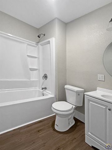 324 SW MacVicar AVE, Topeka, KS 66604