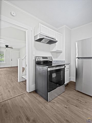 324 SW MacVicar AVE, Topeka, KS 66604