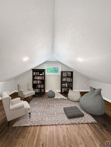 324 SW MacVicar AVE, Topeka, KS 66604