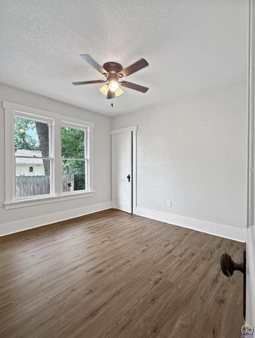 324 SW MacVicar AVE, Topeka, KS 66604