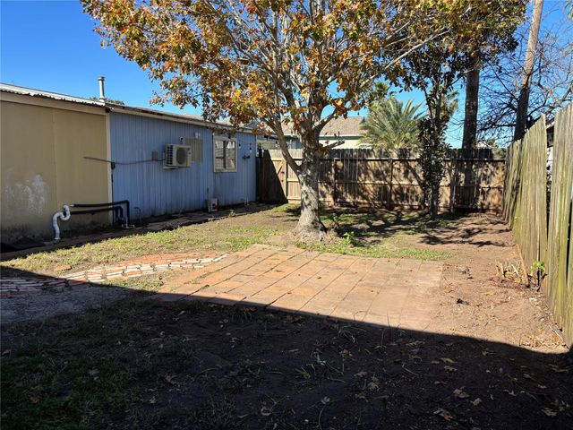 5520 Menard Avenue 2, Galveston, TX 77551