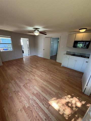 5520 Menard Avenue 2, Galveston, TX 77551