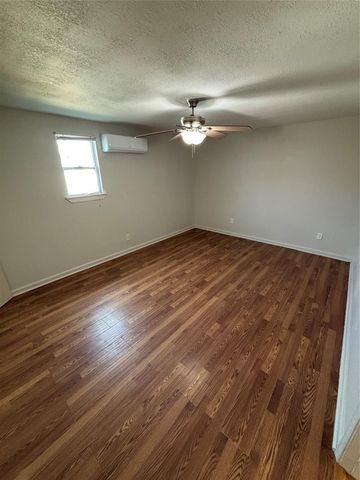 5520 Menard Avenue 2, Galveston, TX 77551