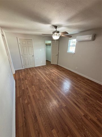 5520 Menard Avenue 2, Galveston, TX 77551