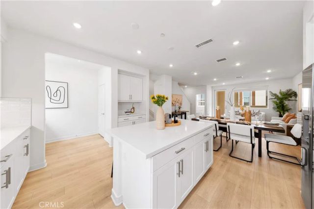 1816 E 1st 440, Santa Ana, CA 92705