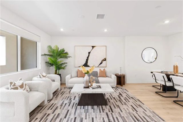 1816 E 1st 440, Santa Ana, CA 92705