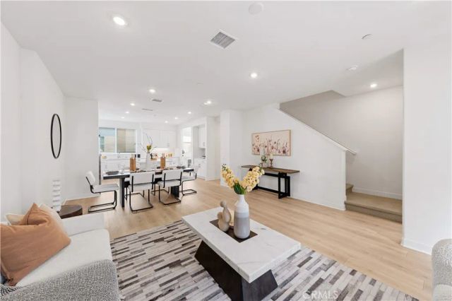 1816 E 1st 440, Santa Ana, CA 92705