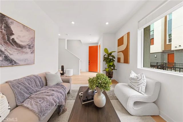 1816 E 1st 440, Santa Ana, CA 92705