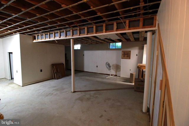 83 BOOTHBY DR, Mount Laurel, NJ 08054