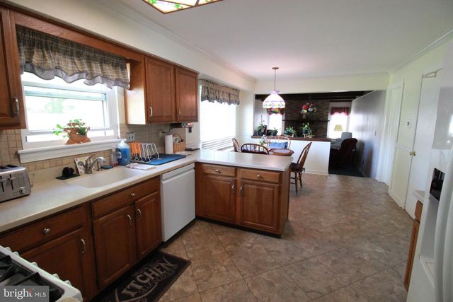 83 BOOTHBY DR, Mount Laurel, NJ 08054