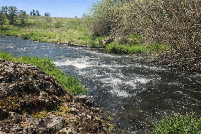 3219 W Packmule Ln, Deer Park, WA 99006