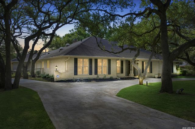 106 Bikeway Ln, Shavano Park, TX 78231