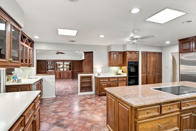 106 Bikeway Ln, Shavano Park, TX 78231