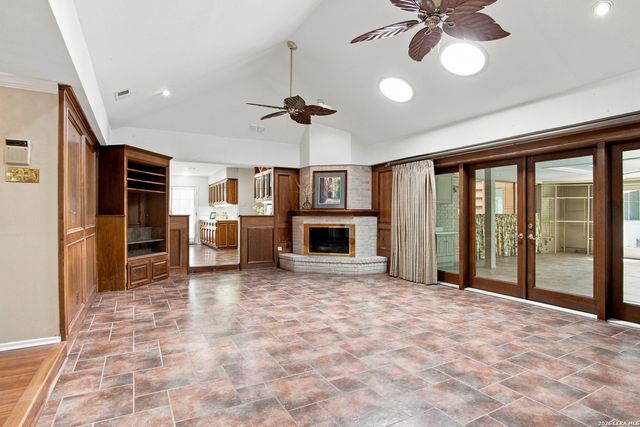 106 Bikeway Ln, Shavano Park, TX 78231
