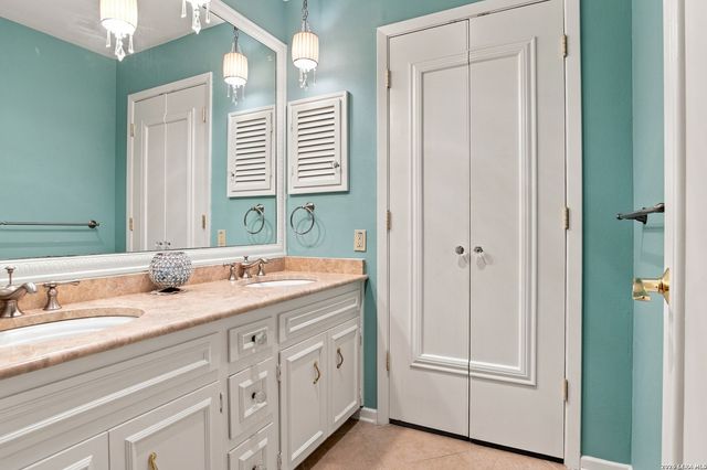 106 Bikeway Ln, Shavano Park, TX 78231