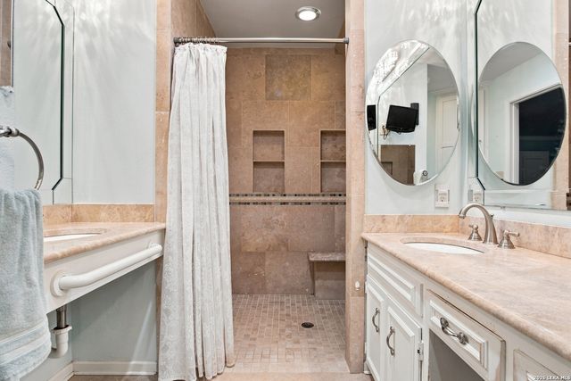 106 Bikeway Ln, Shavano Park, TX 78231