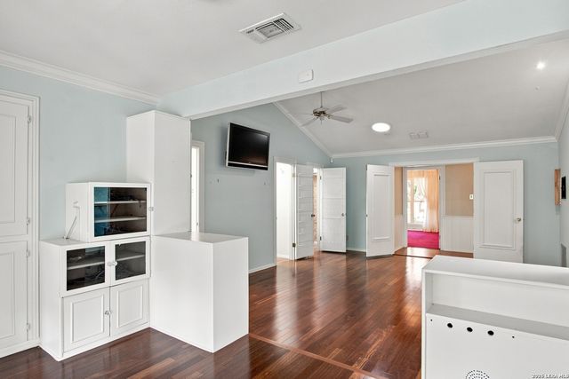 106 Bikeway Ln, Shavano Park, TX 78231