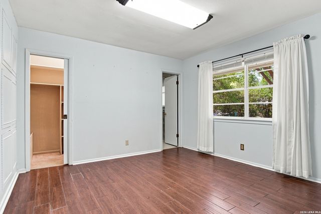 106 Bikeway Ln, Shavano Park, TX 78231