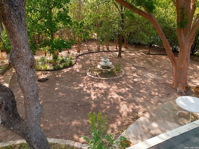 106 Bikeway Ln, Shavano Park, TX 78231