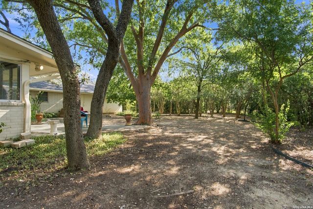 106 Bikeway Ln, Shavano Park, TX 78231