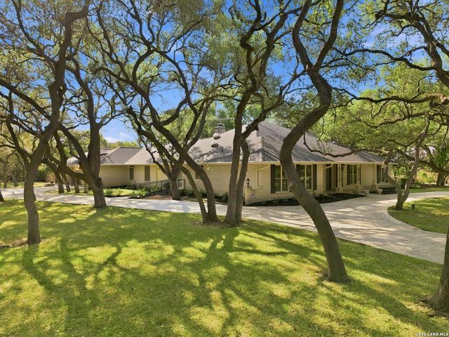 106 Bikeway Ln, Shavano Park, TX 78231