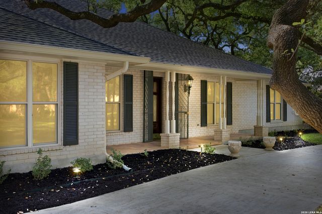 106 Bikeway Ln, Shavano Park, TX 78231