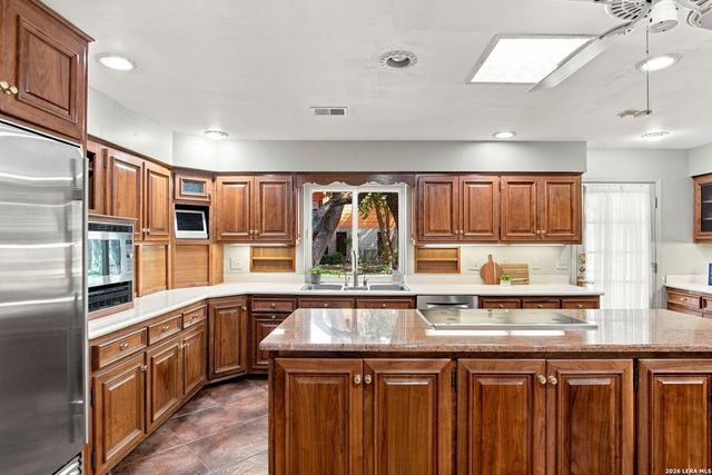 106 Bikeway Ln, Shavano Park, TX 78231